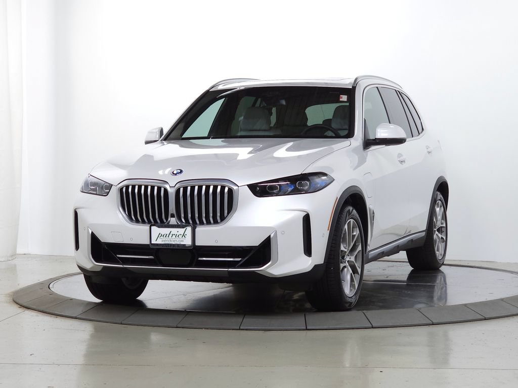 Used 2026 BMW X5 xDrive50e w/ Executive Package AWD/4WD image 3