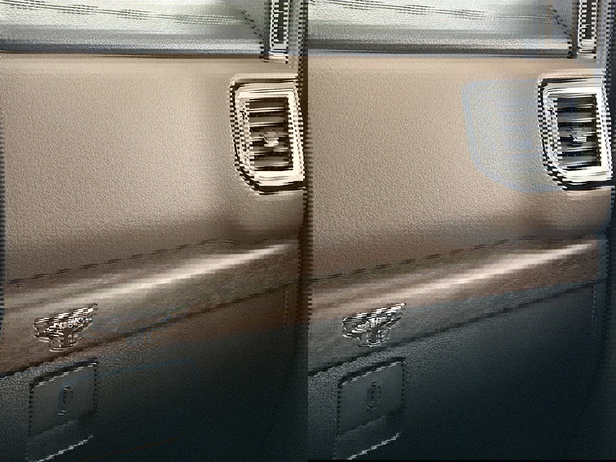 Used 2023 Nissan Titan Platinum Reserve w/ Moonroof Package image 17