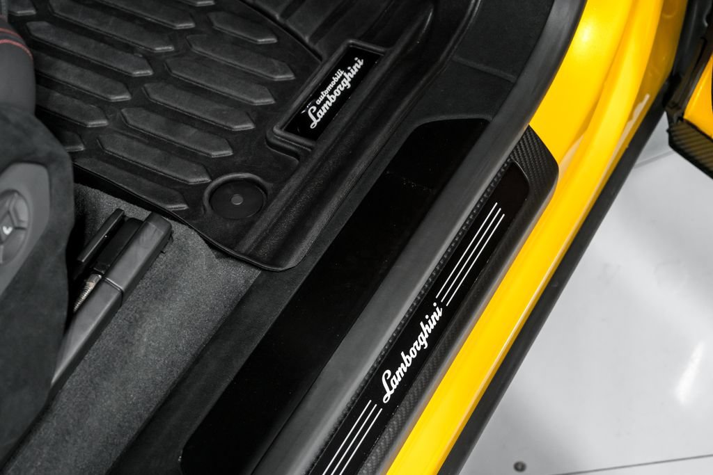 Used 2023 Lamborghini Urus Performante AWD/4WD image 44