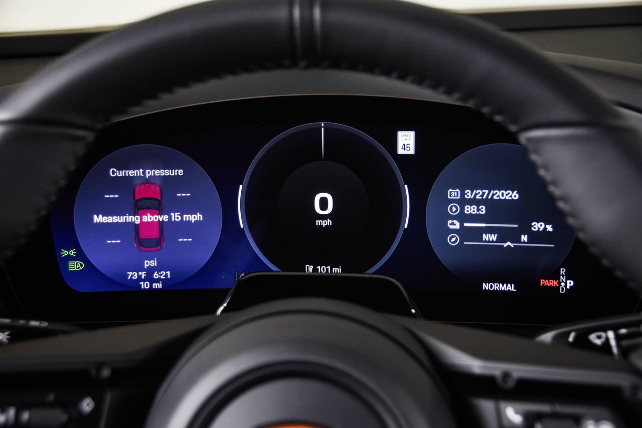 New 2026 Porsche Macan Electric RWD image 15