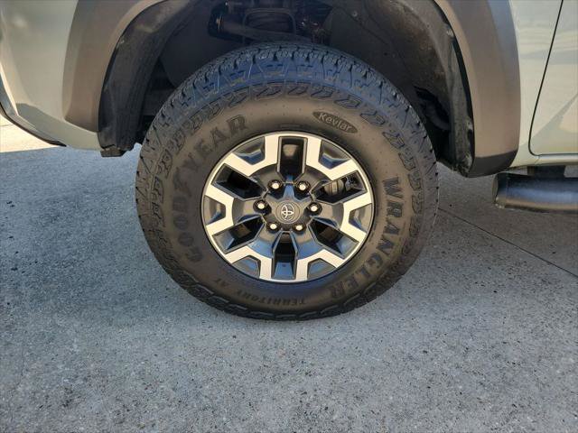 Certified 2023 Toyota Tacoma TRD Off-Road AWD/4WD image 32