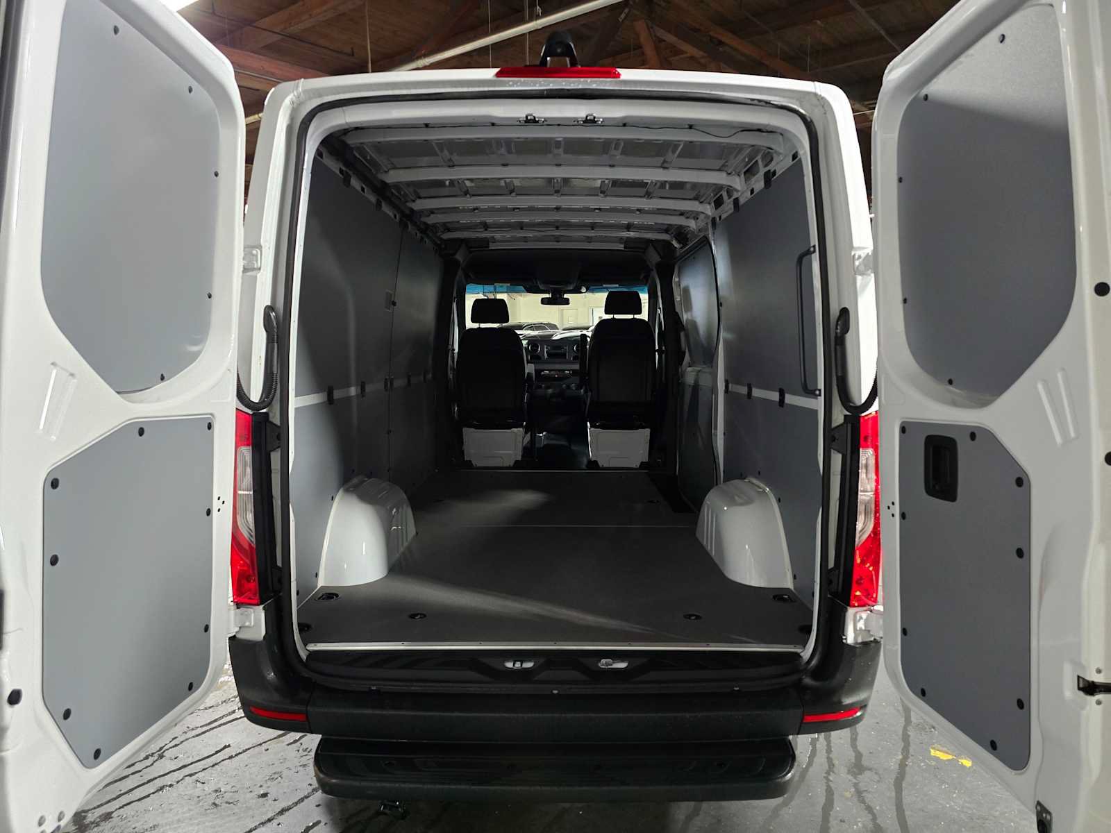 Used 2025 Mercedes-Benz Sprinter 2500 image 17