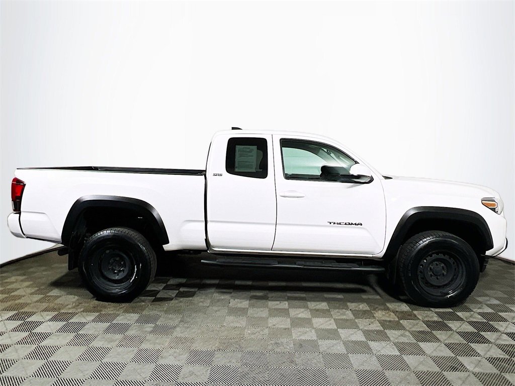 Certified 2022 Toyota Tacoma SR5 image 9