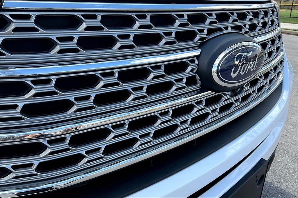 Used 2023 Ford Explorer Limited image 32