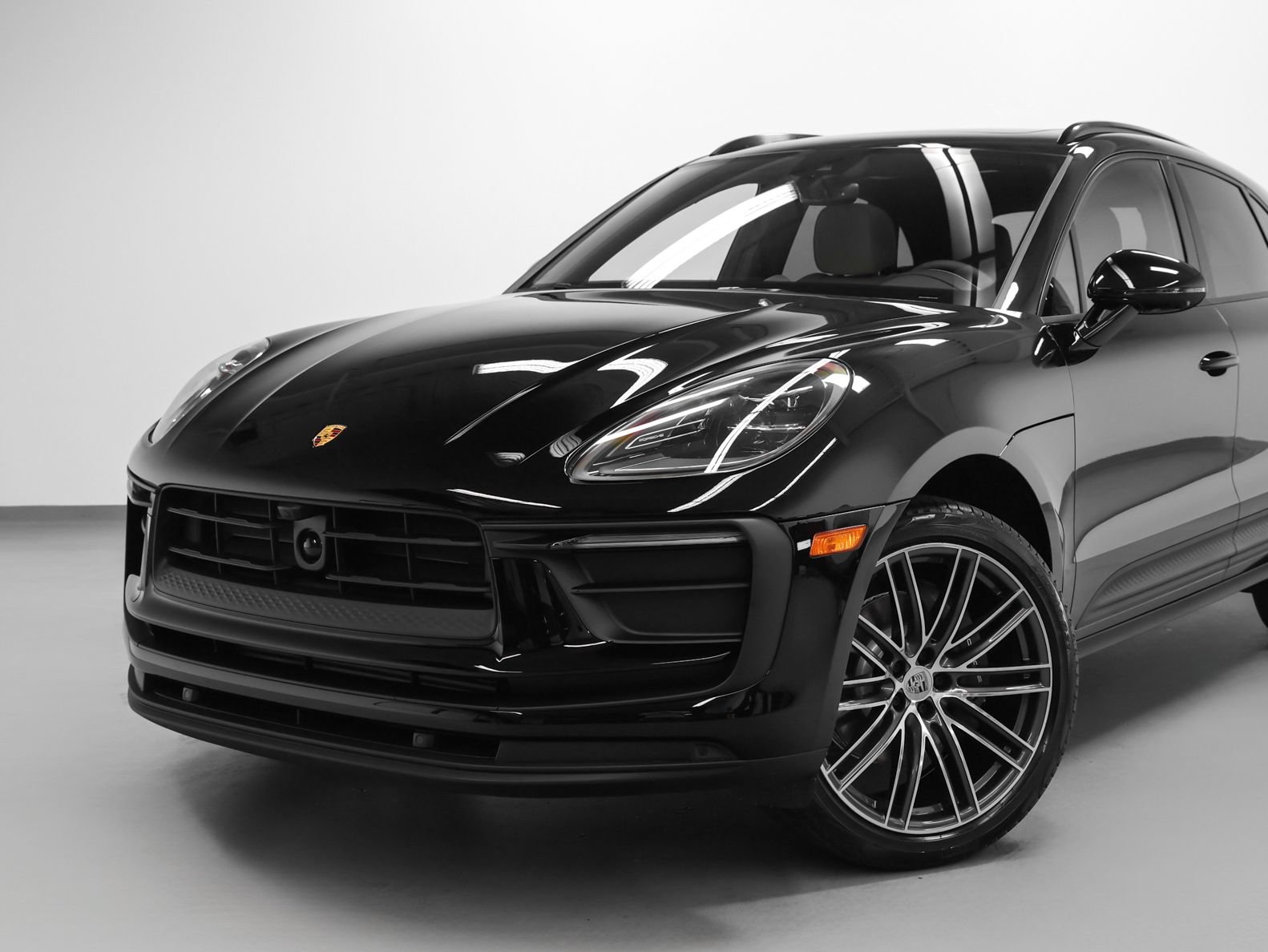 New 2026 Porsche Macan AWD/4WD image 7