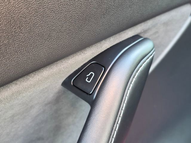 Used 2022 Tesla Model Y Long Range image 26
