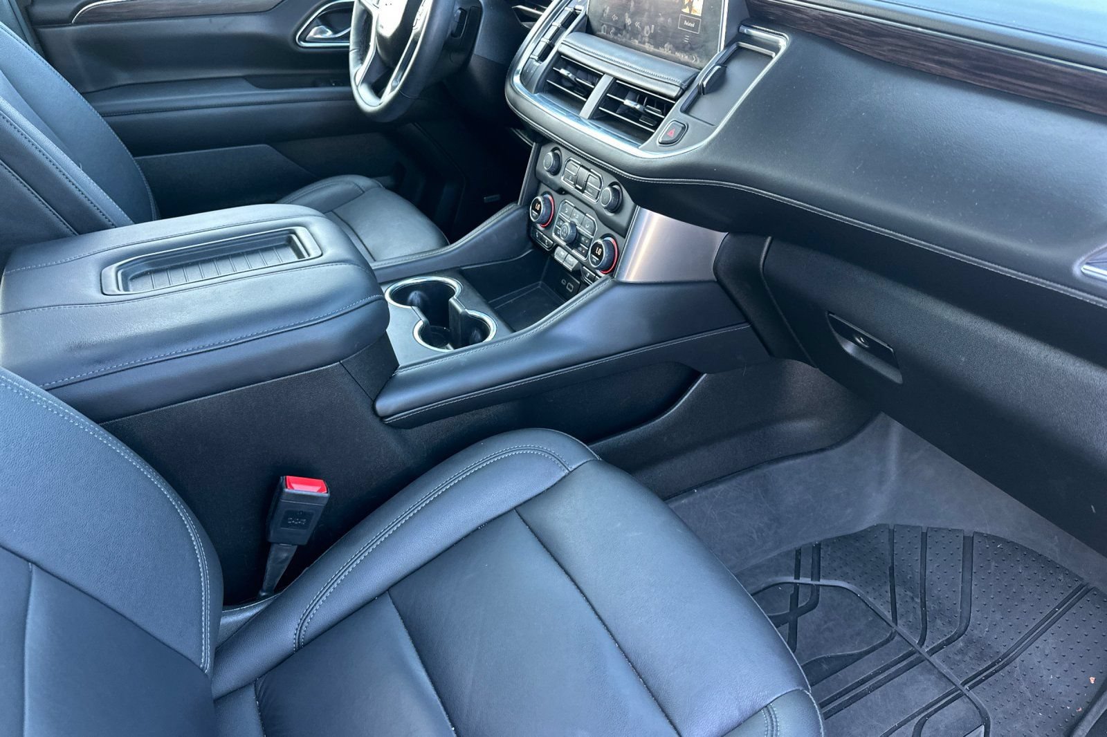 Used 2024 Chevrolet Suburban Z71 w/ Luxury Package AWD/4WD image 18