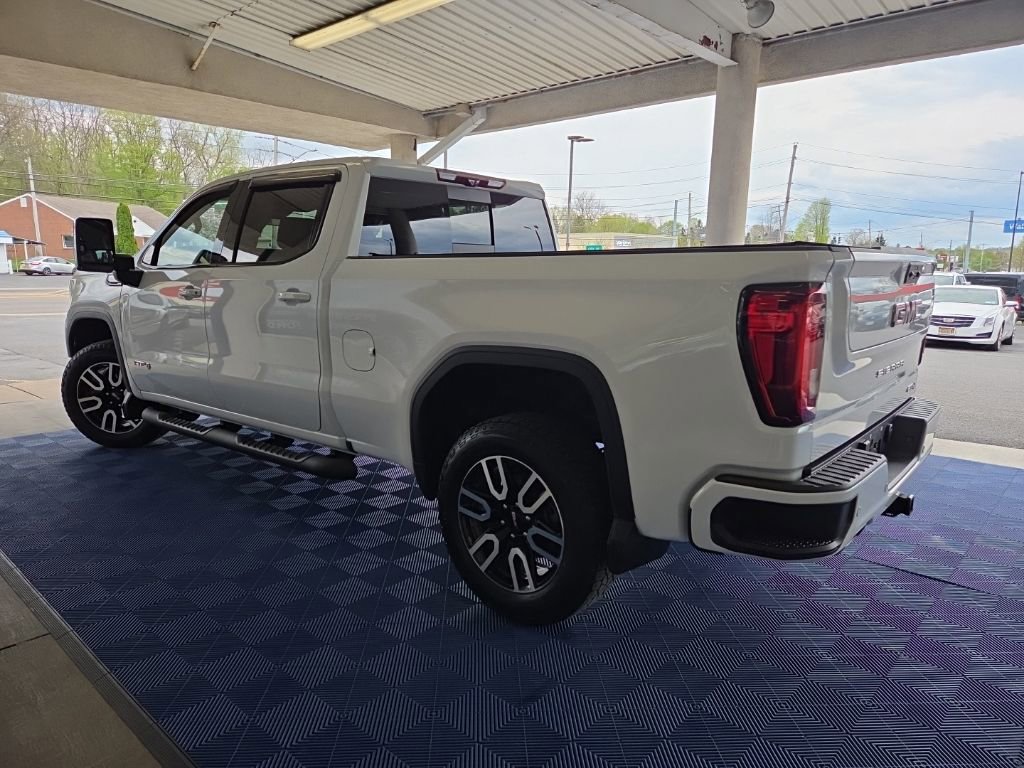 Used 2023 GMC Sierra 1500 AT4 w/ Technology Package AWD/4WD image 4
