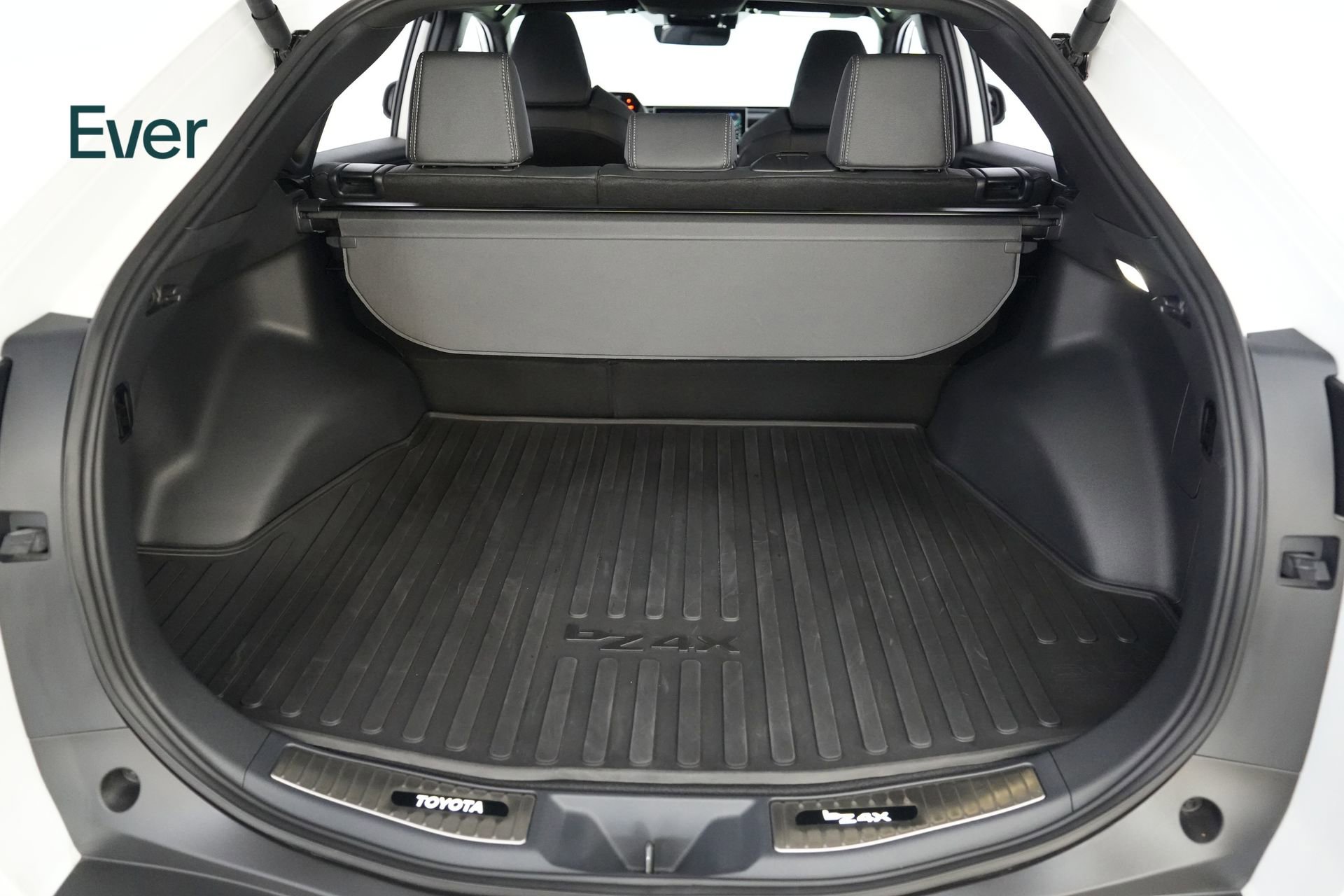 Used 2025 Toyota bZ4X AWD w/ Weather Package image 8