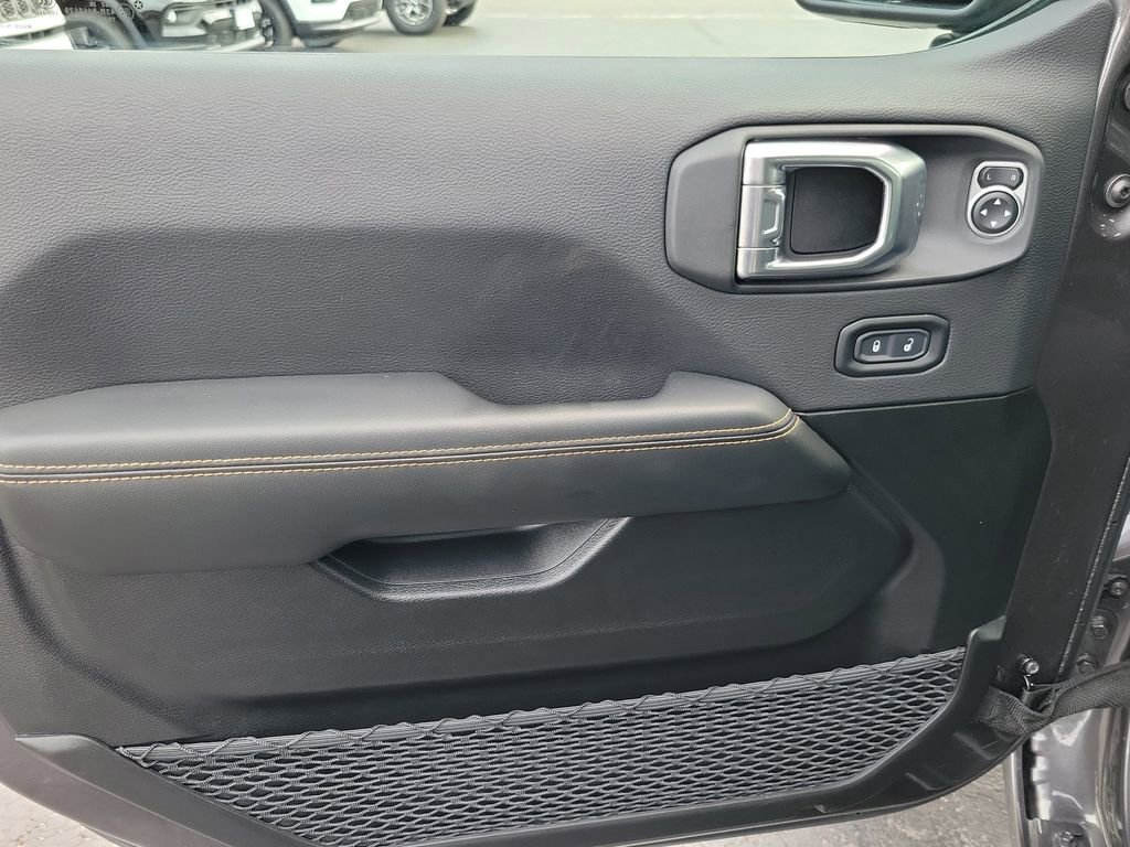 Certified 2025 Jeep Wrangler Unlimited Sahara w/ Safety Group AWD/4WD image 17