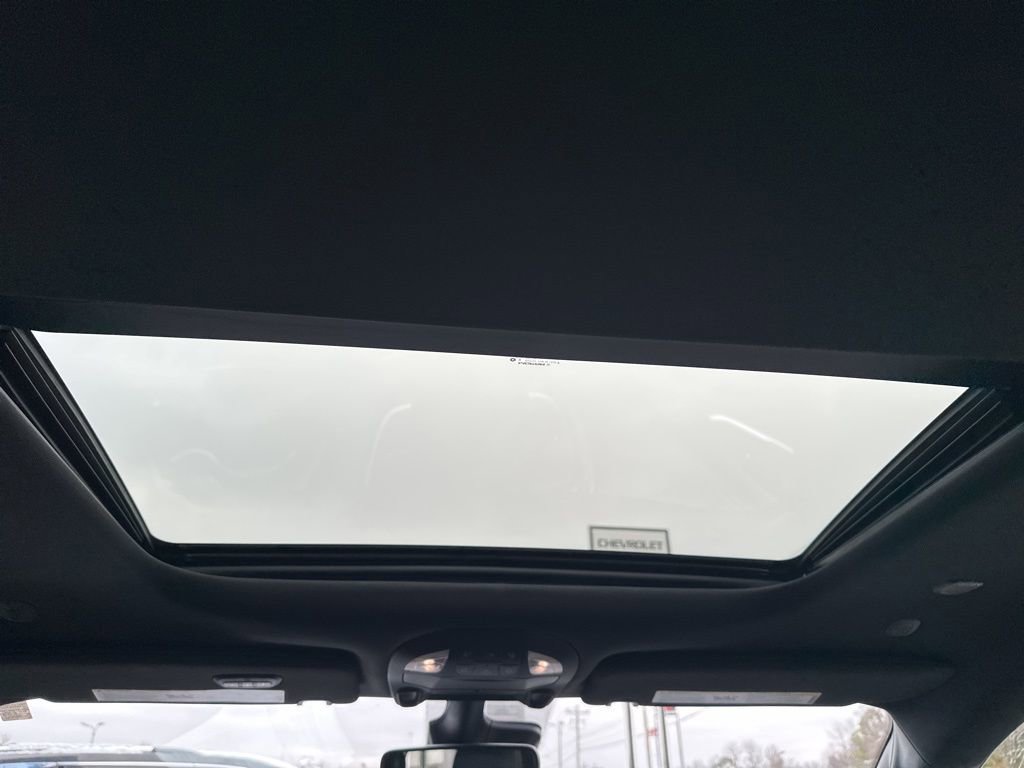 Used 2025 Chrysler Pacifica Limited image 15