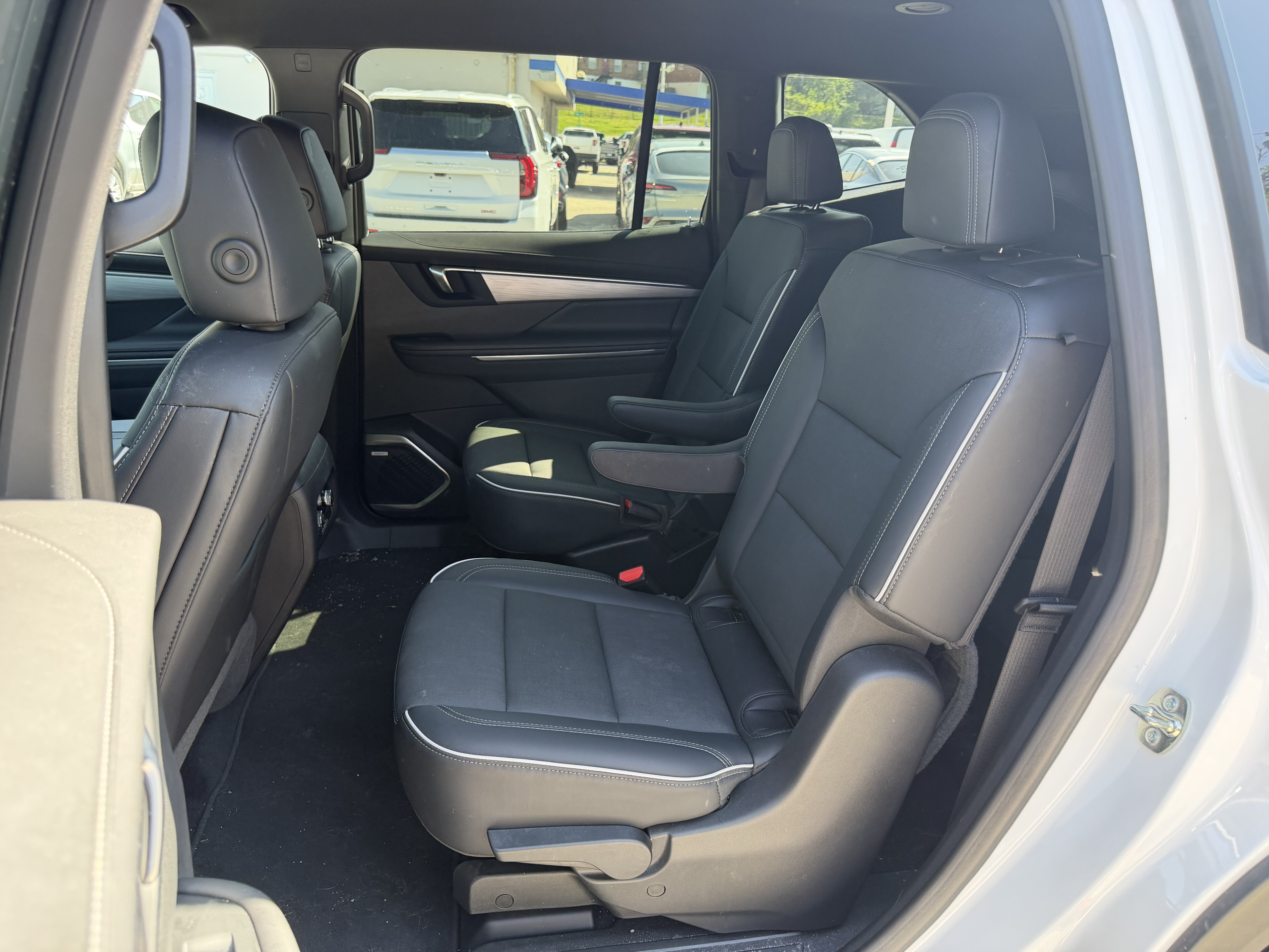 Used 2025 Buick Enclave Preferred FWD image 12