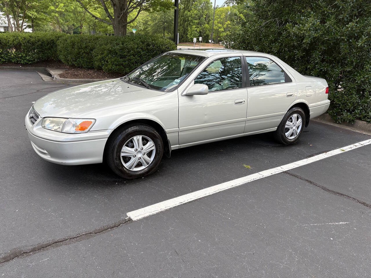 Used 2000 Toyota Camry LE w/ Value Pkg 3 FWD image 5