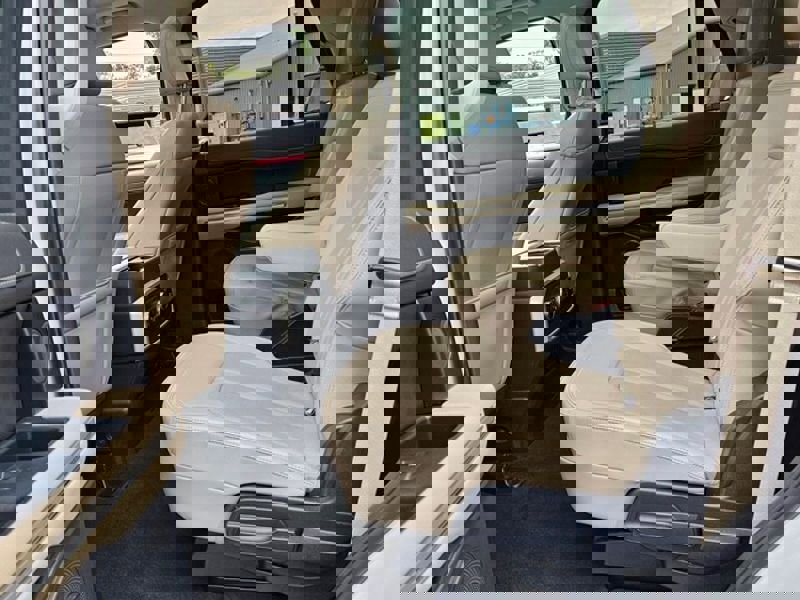 Used 2023 Ford Expedition Limited image 9