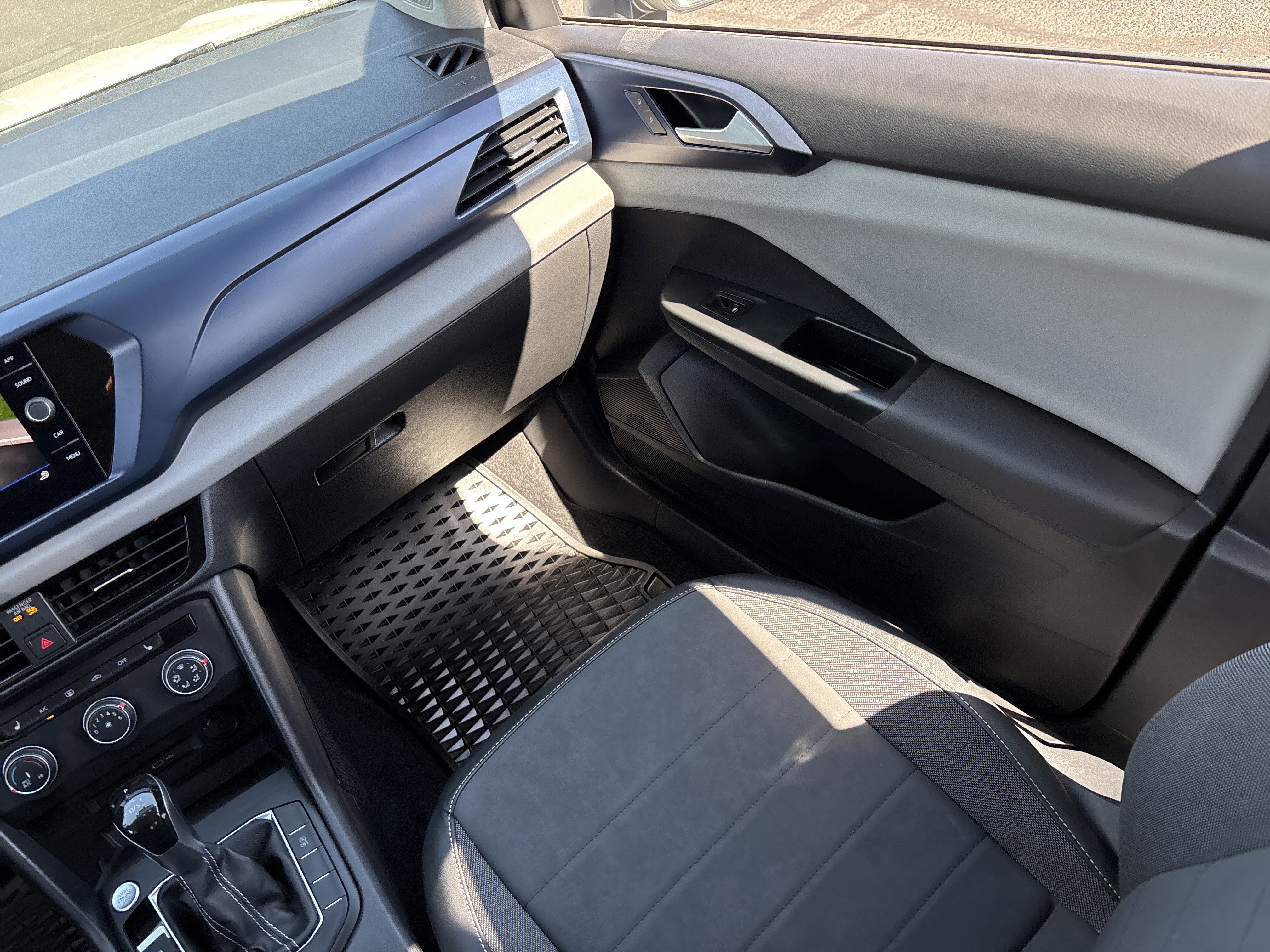 Used 2022 Volkswagen Taos SE image 15