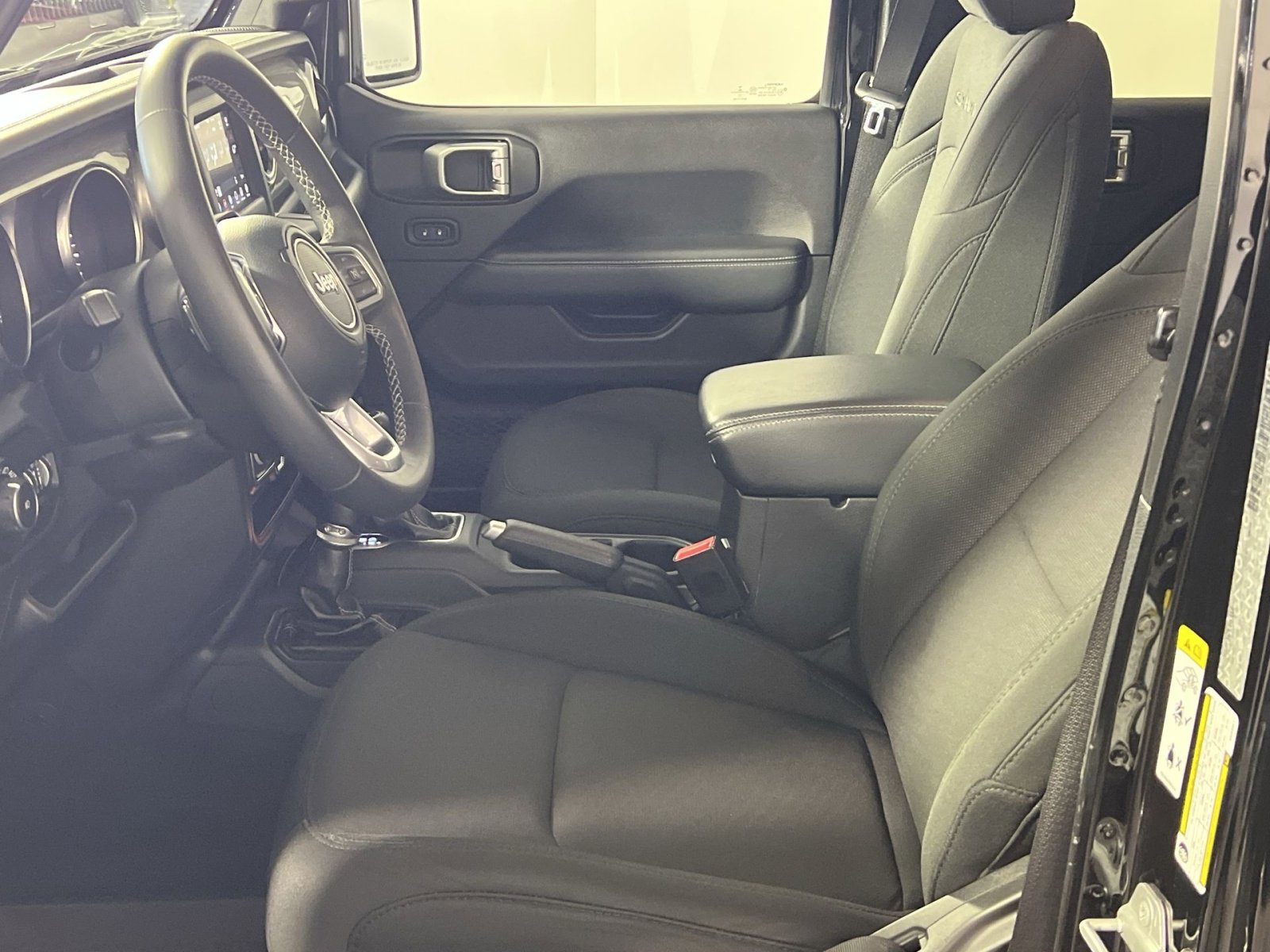 Used 2019 Jeep Wrangler Unlimited Sahara image 13