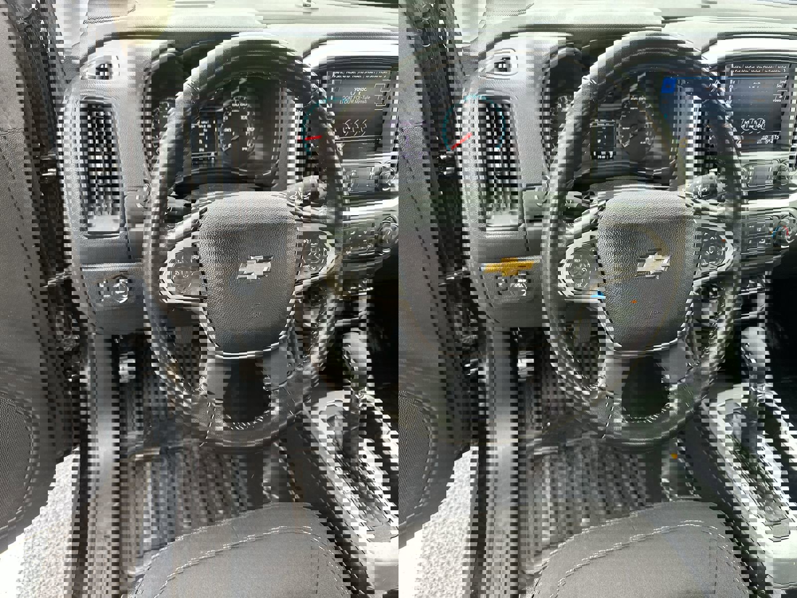 Used 2022 Chevrolet Colorado LT w/ Fleet Safety Package image 17