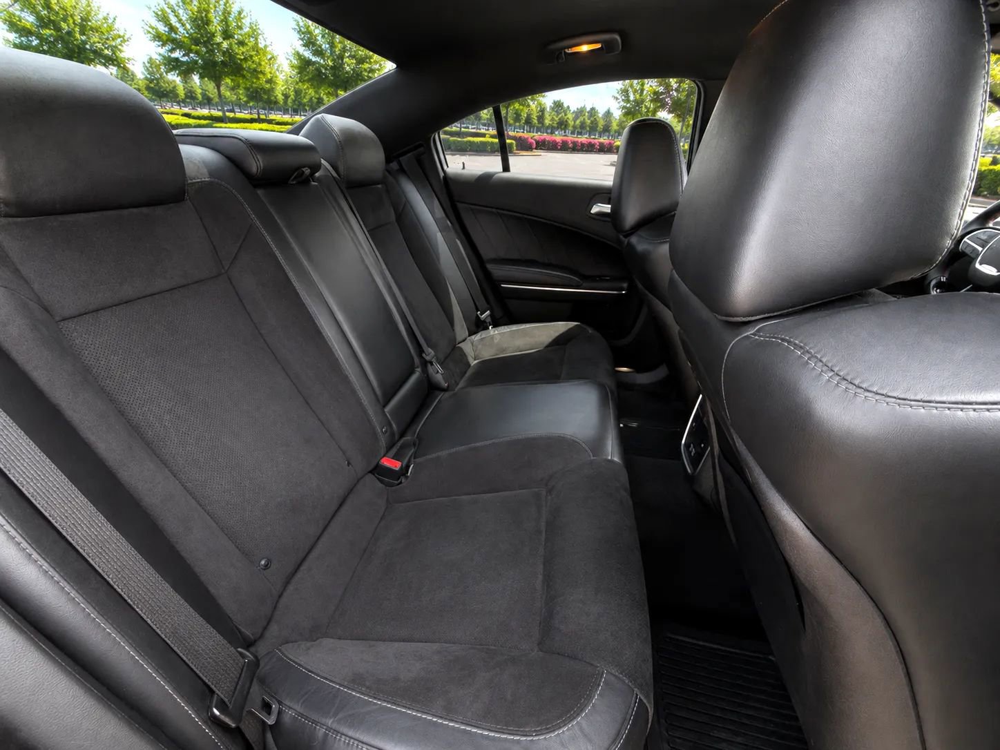 Used 2017 Dodge Charger R/T Scat Pack w/ Beats Audio Group RWD image 15