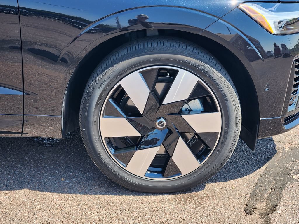 Used 2024 Volvo XC60 T8 Plus w/ Protection Package Premier AWD/4WD image 30