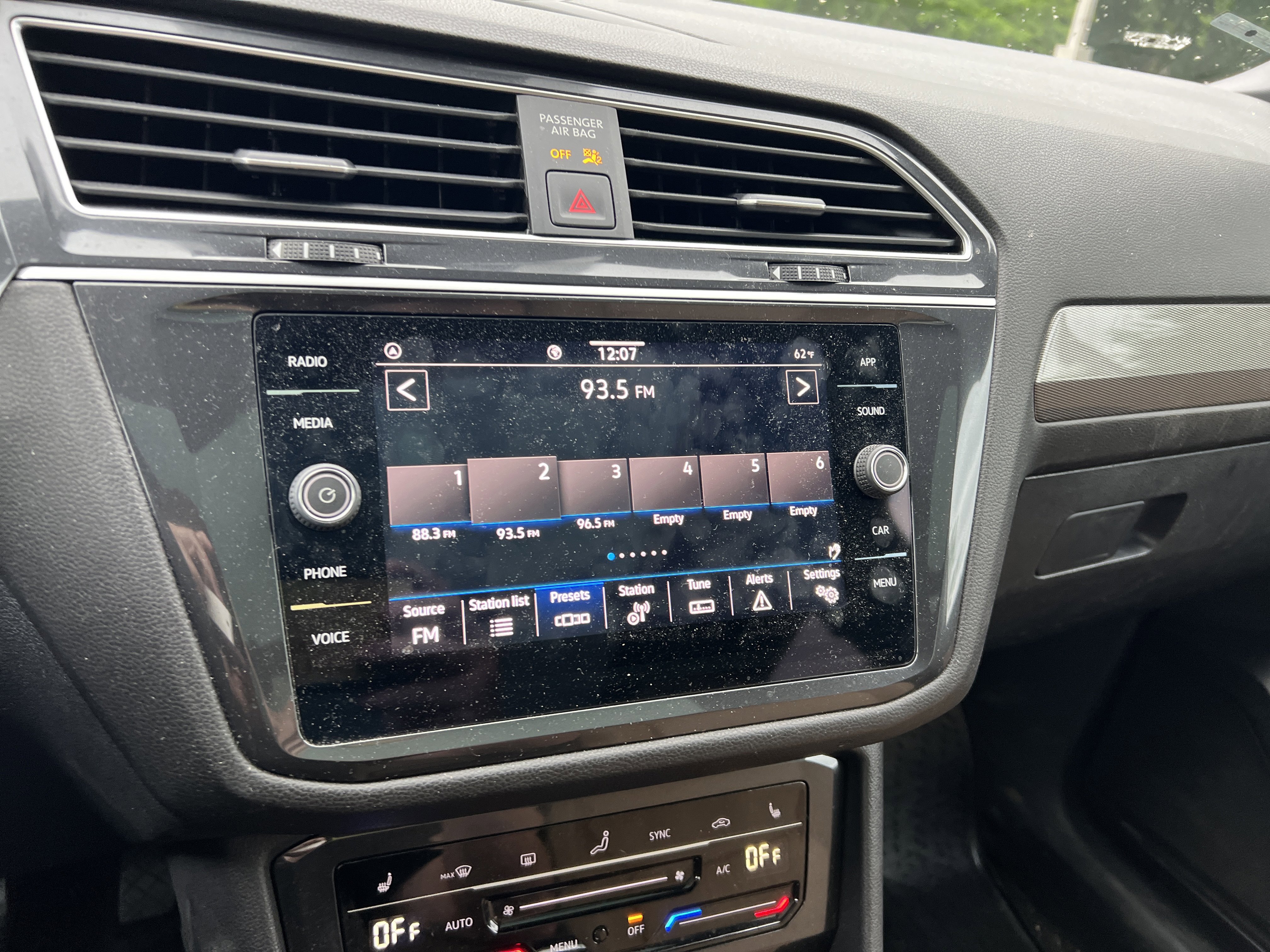 Certified 2024 Volkswagen Tiguan SE w/ Panoramic Sunroof Package FWD image 21
