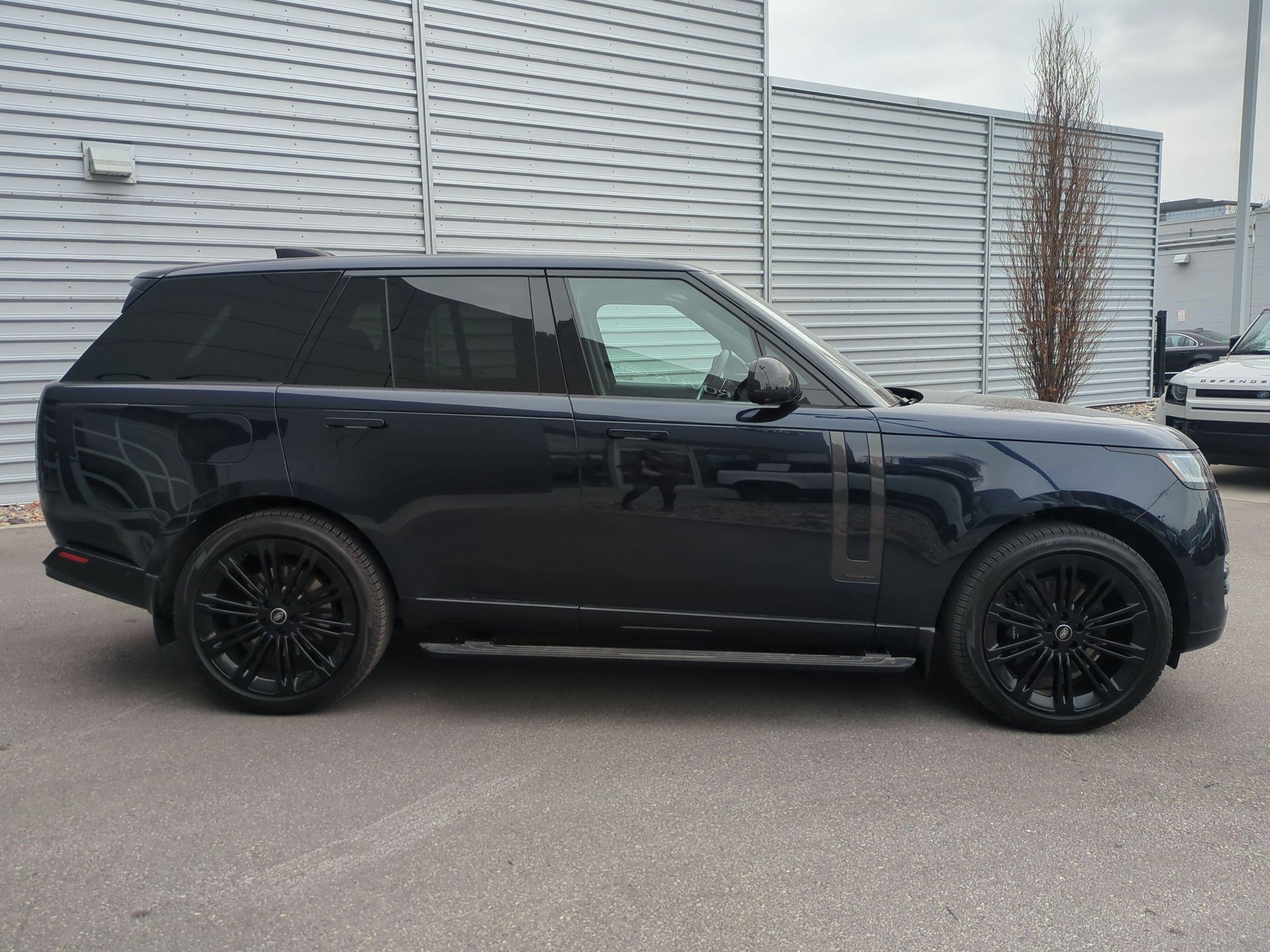 Used 2023 Land Rover Range Rover Autobiography image 5