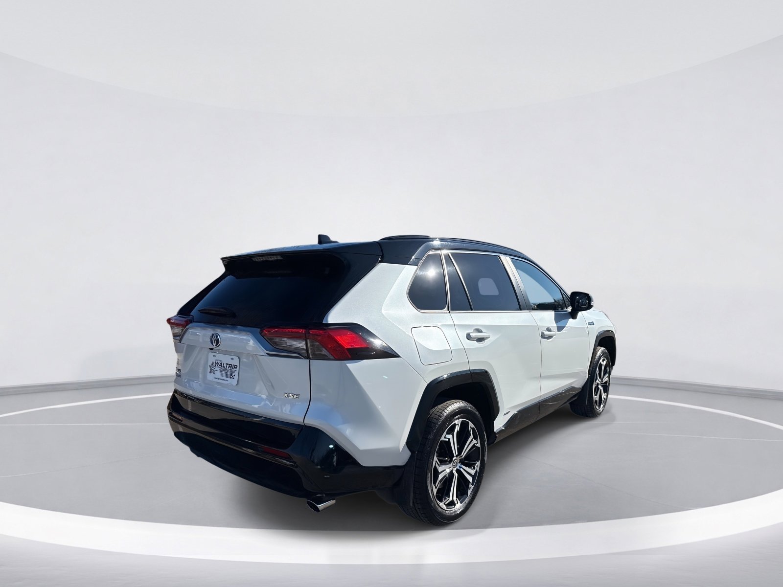 Used 2023 Toyota RAV4 XSE w/ Weather Package image 8