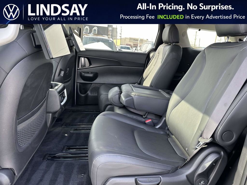 Used 2025 Kia Carnival SX FWD image 16