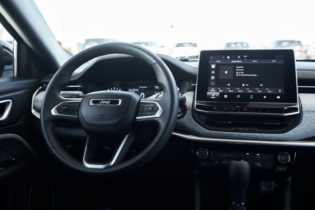 Used 2023 Jeep Compass Sport image 33