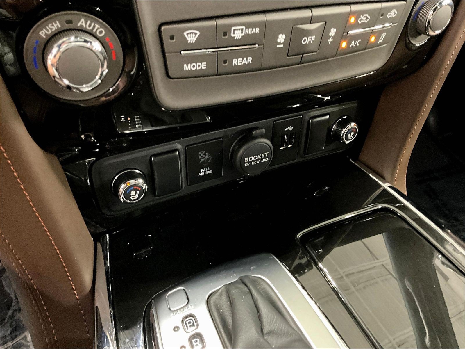 Used 2020 Nissan Armada Platinum w/ Platinum Reserve Package AWD/4WD image 16
