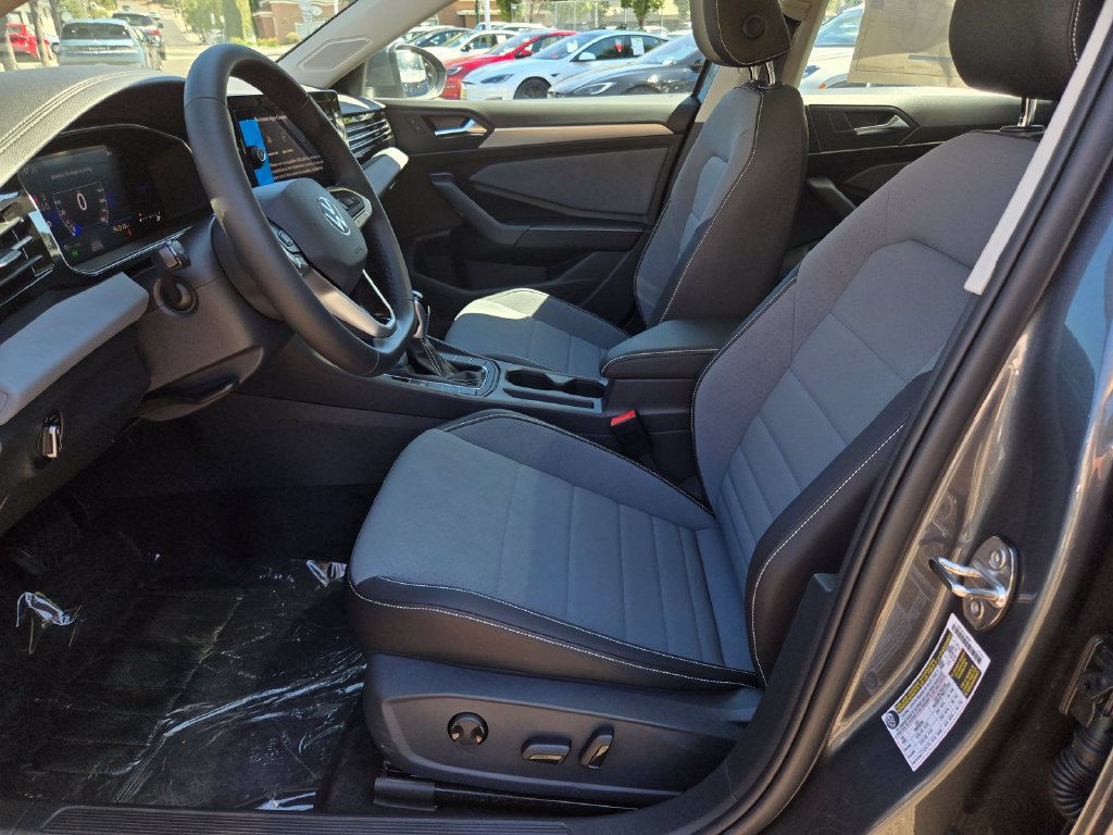 New 2027 Volkswagen Jetta SE FWD image 7