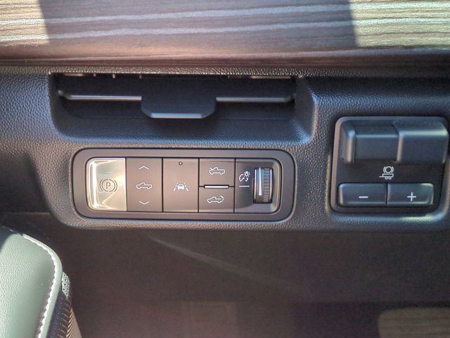 Used 2025 GMC Sierra EV Denali AWD/4WD image 16