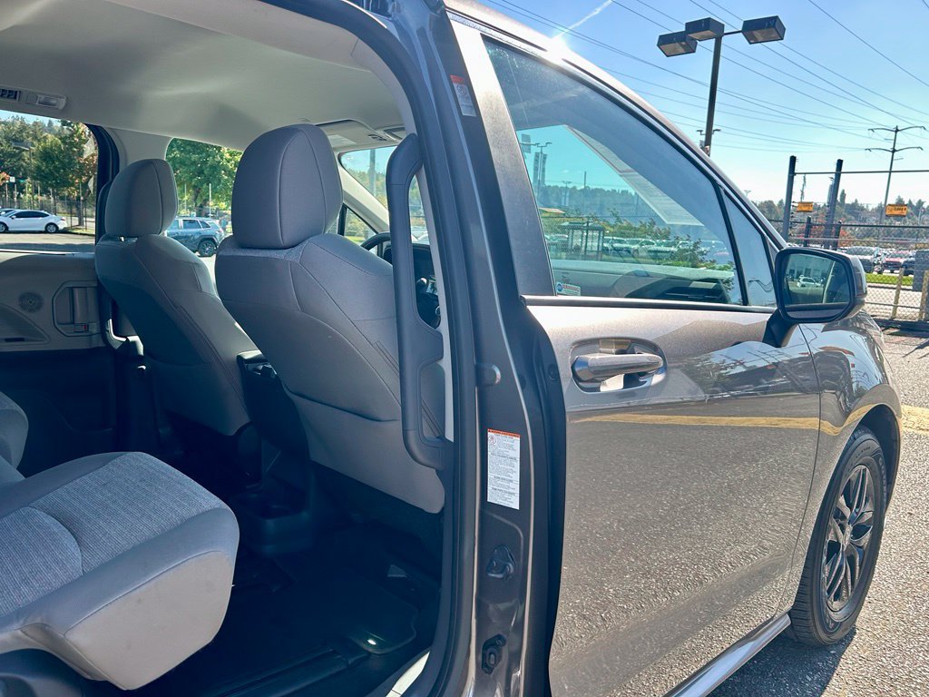 Certified 2024 Toyota Sienna LE AWD/4WD image 14