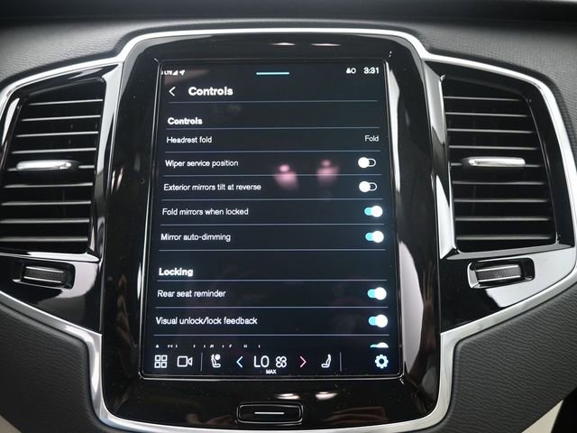 Used 2025 Volvo XC90 B6 Plus w/ Protection Package Premier image 18
