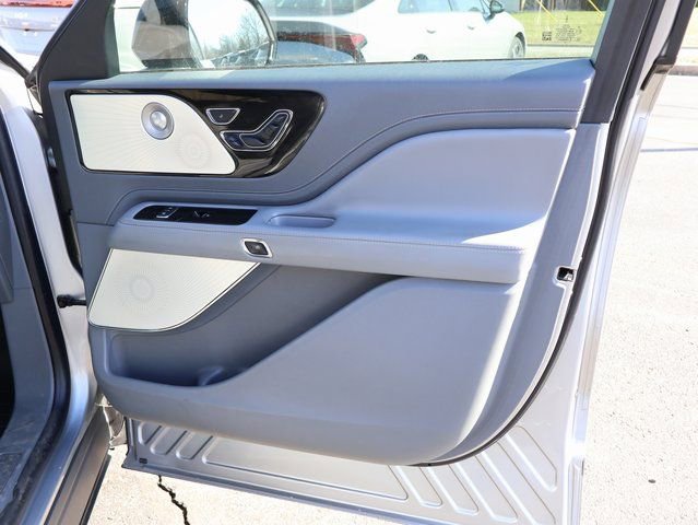 Used 2020 Lincoln Aviator Reserve w/ Equipment Group 201A image 10