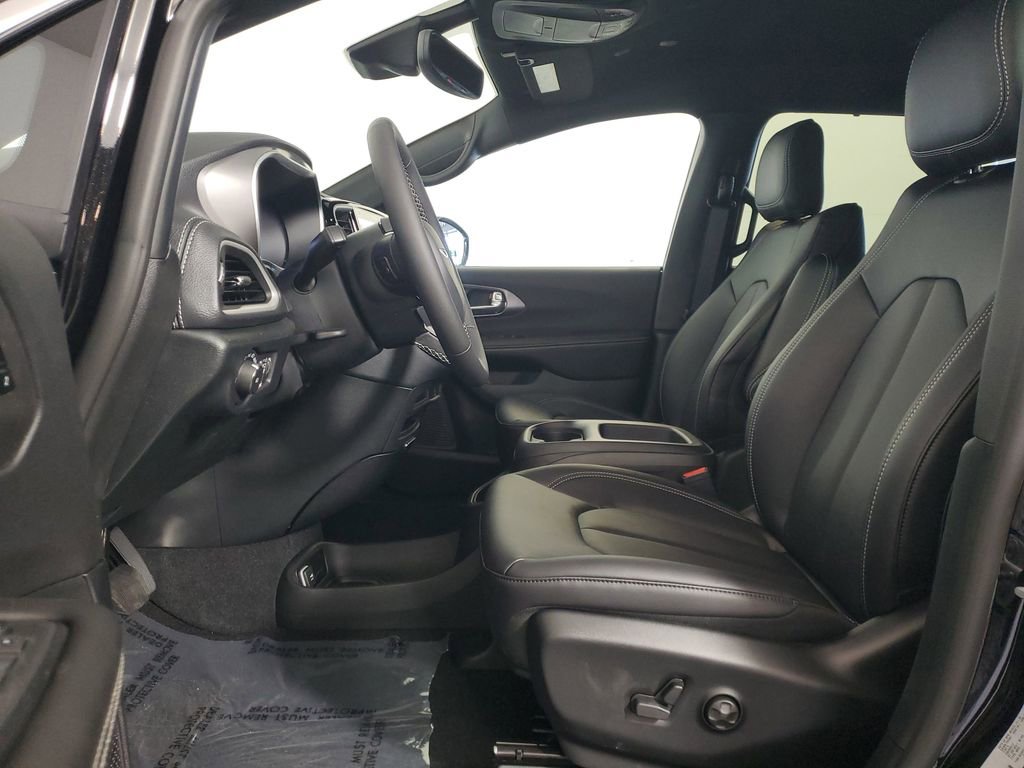 New 2026 Chrysler Pacifica Select image 12