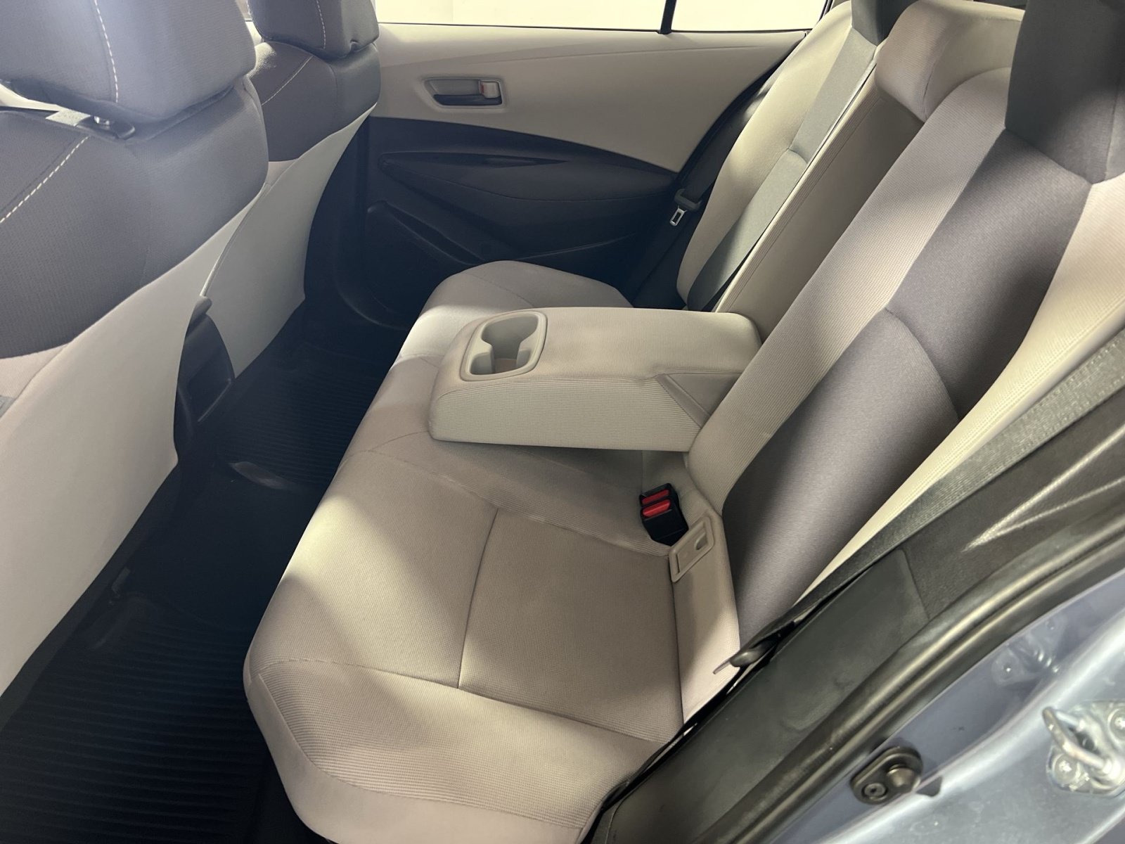 Used 2022 Toyota Corolla LE FWD image 33