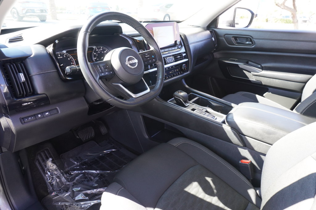 Certified 2025 Nissan Pathfinder SV FWD image 16