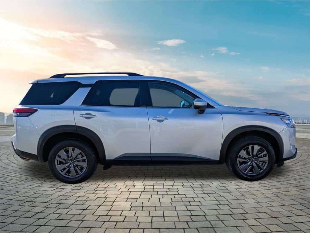 Certified 2024 Nissan Pathfinder SV image 4