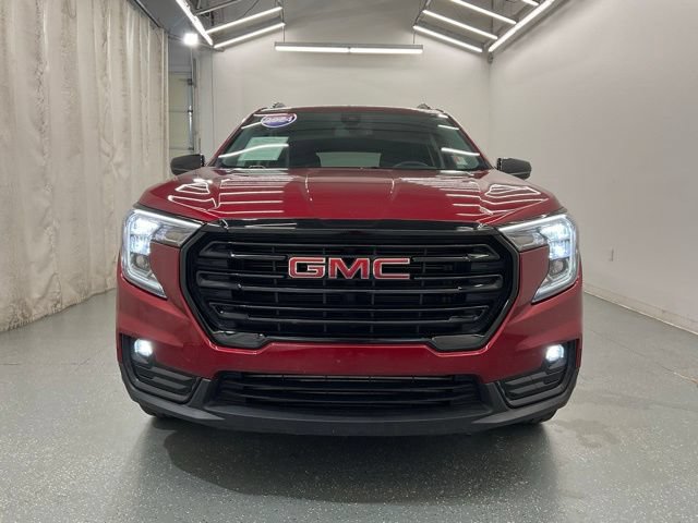 Used 2024 GMC Terrain SLT w/ Elevation Edition AWD/4WD image 3