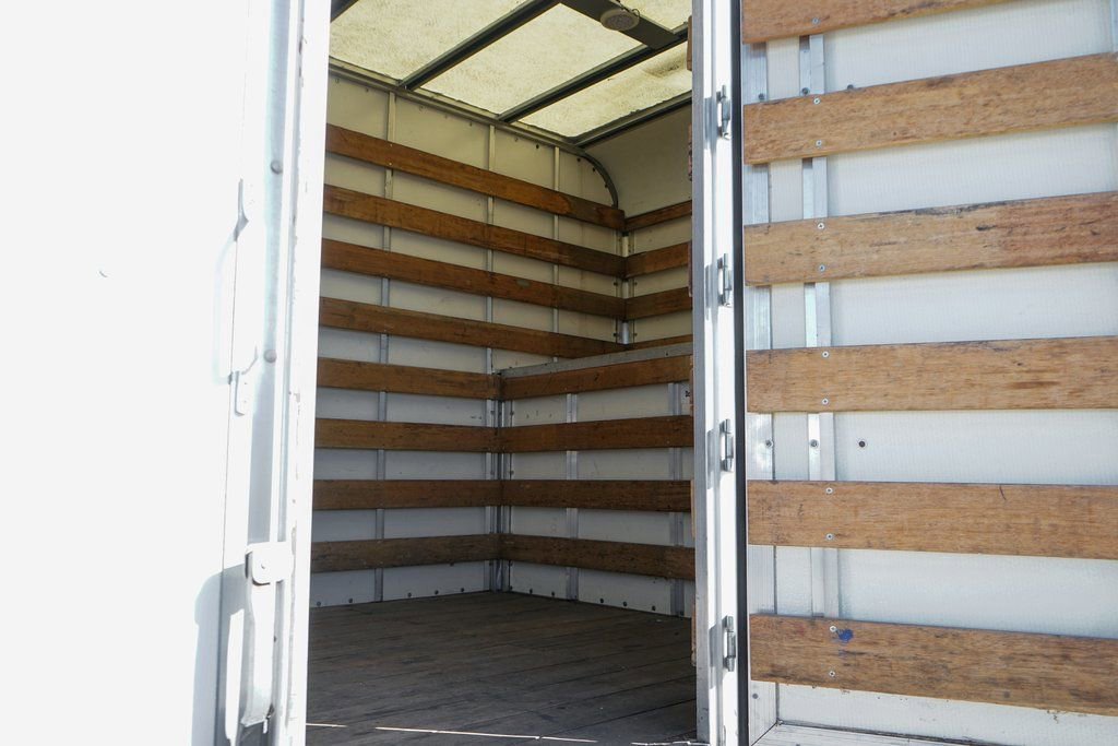 Used 2017 Ford F550 2WD Regular Cab Super Duty image 17