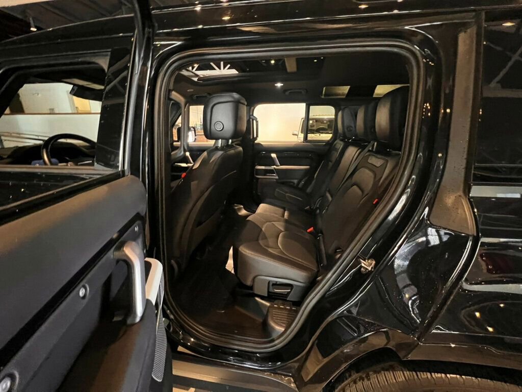 Used 2023 Land Rover Defender 110 X-Dynamic SE image 12