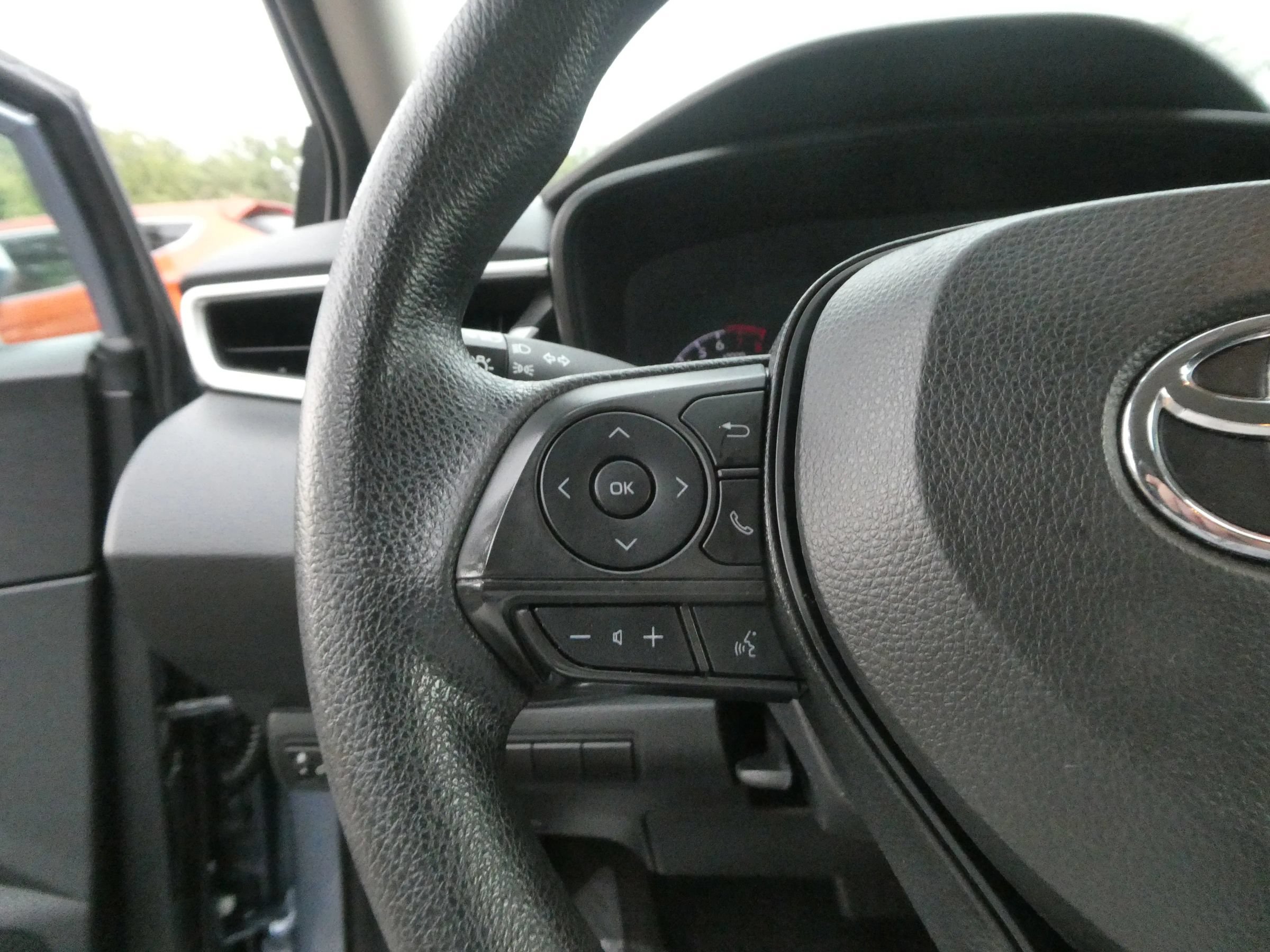 Used 2022 Toyota Corolla LE FWD image 16