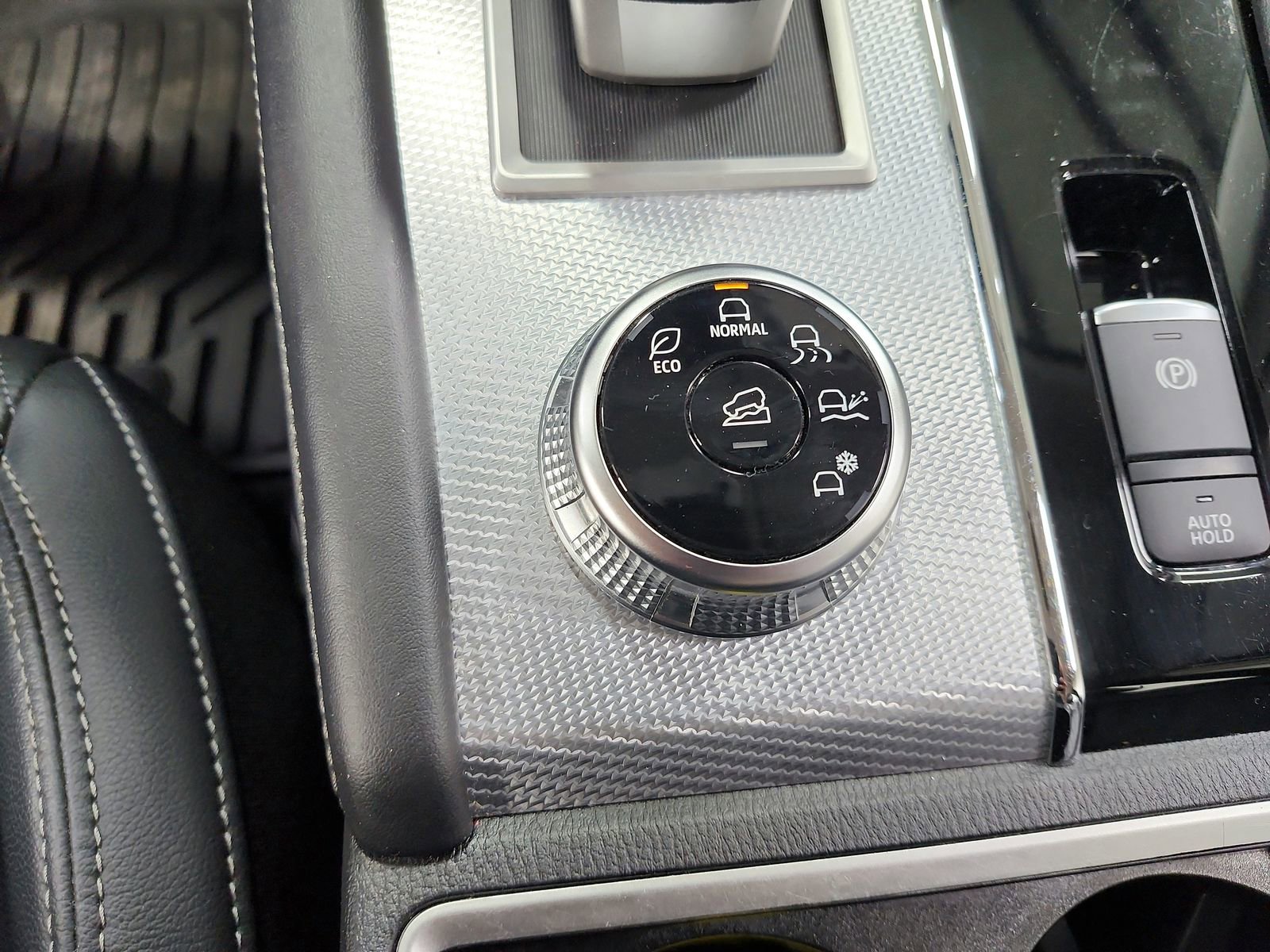 Used 2024 Mitsubishi Outlander SEL image 28