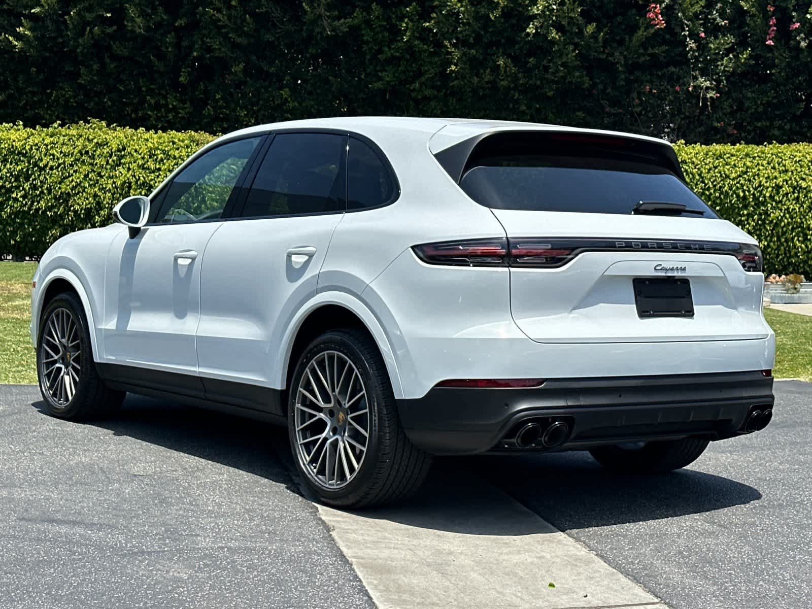 Certified 2023 Porsche Cayenne Platinum Edition AWD/4WD image 3