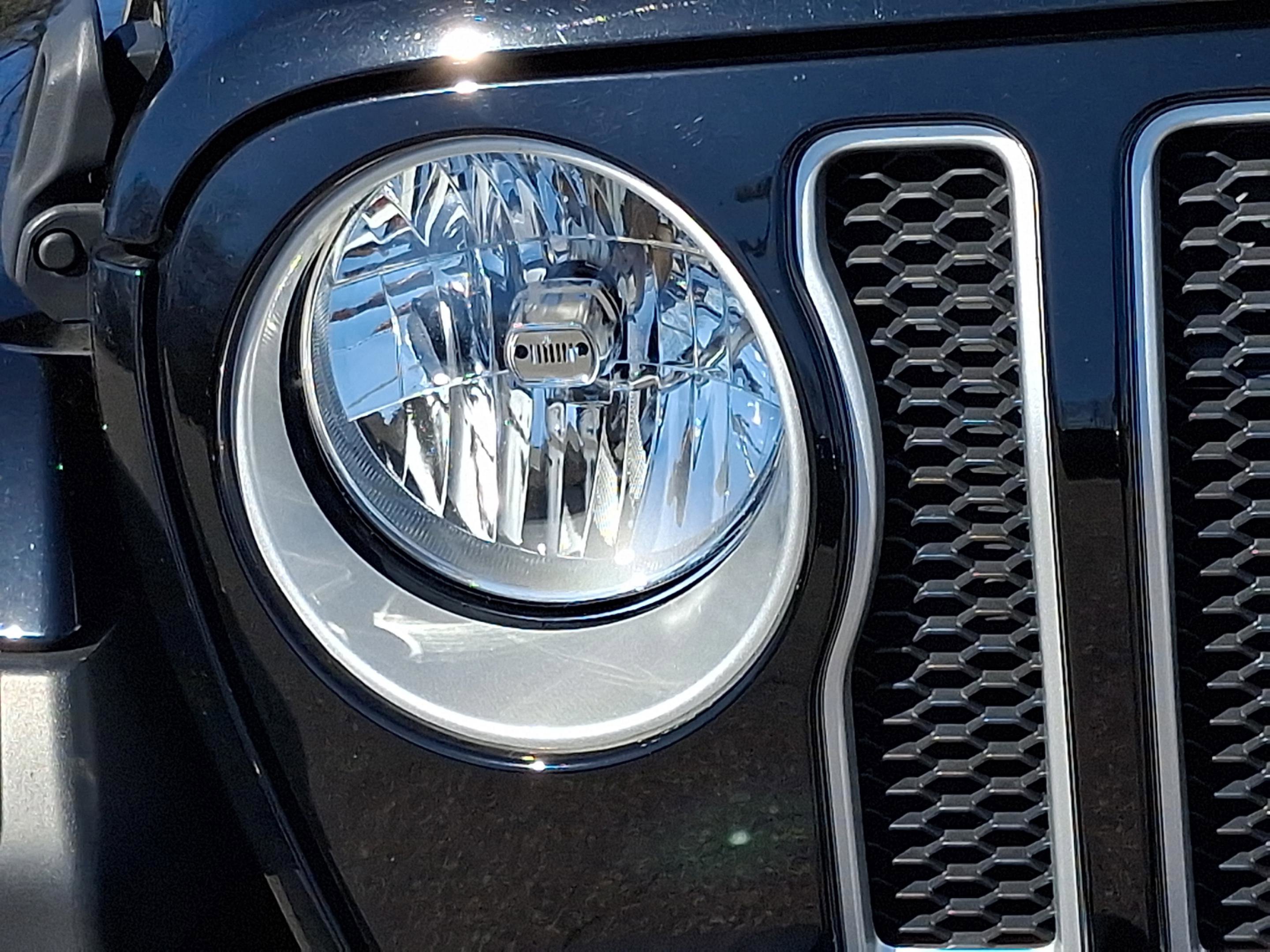 Certified 2022 Jeep Wrangler Unlimited Sahara AWD/4WD image 9