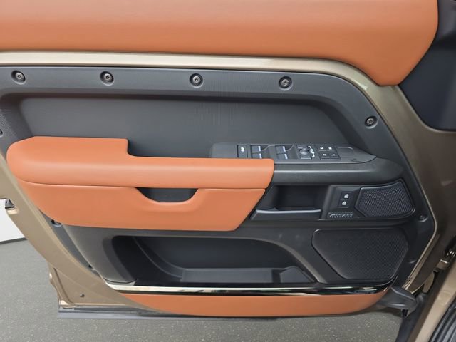 New 2026 Land Rover Defender 110 OCTA image 19