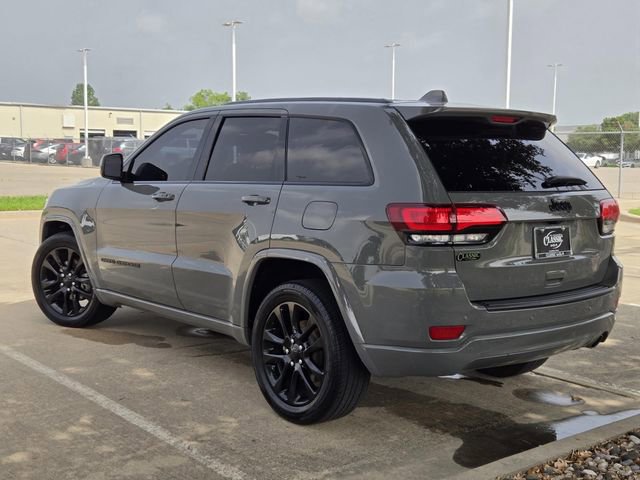 Used 2020 Jeep Grand Cherokee Altitude RWD image 4