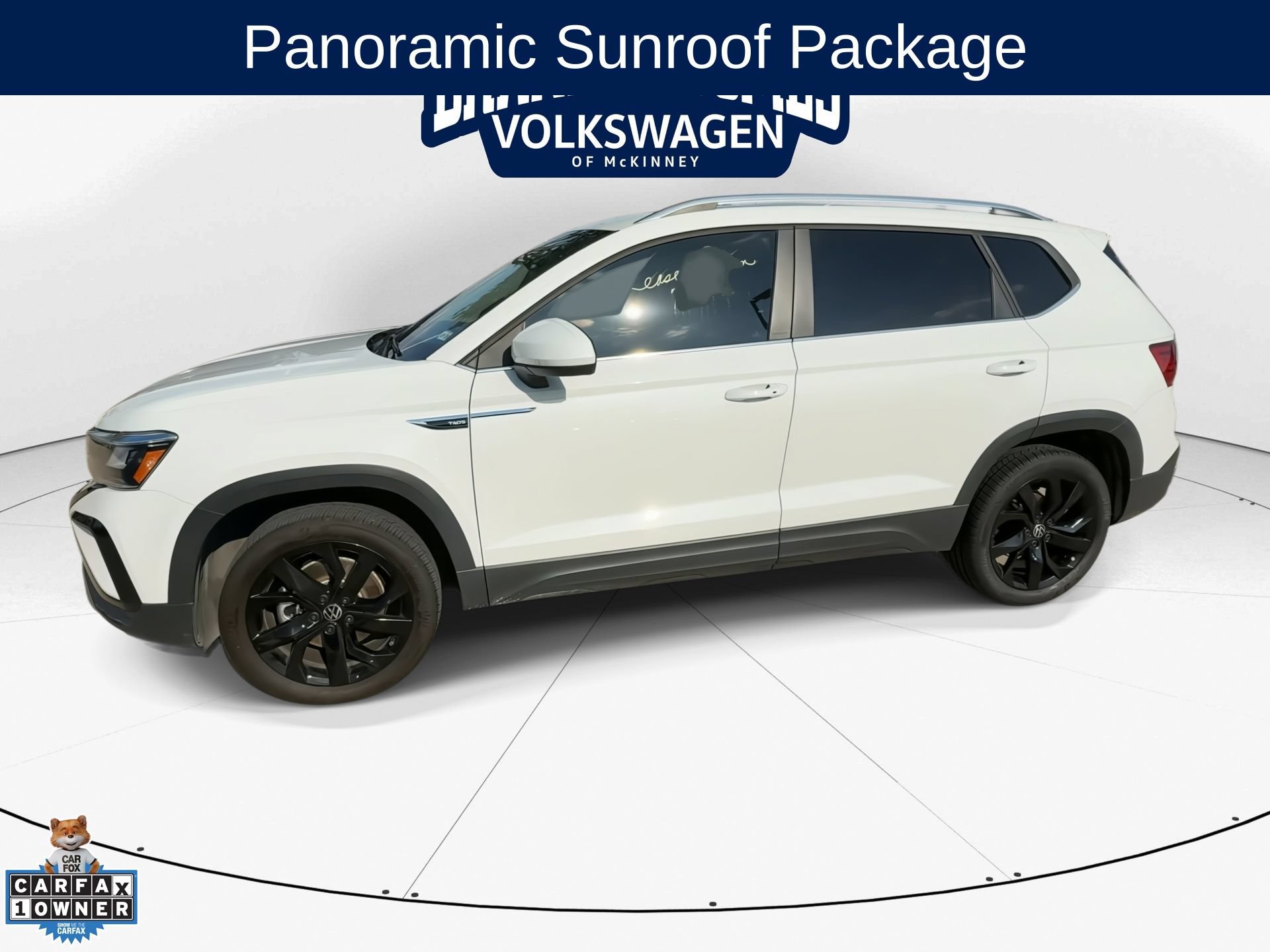 Used 2023 Volkswagen Taos SE w/ Panoramic Sunroof Package FWD image 4
