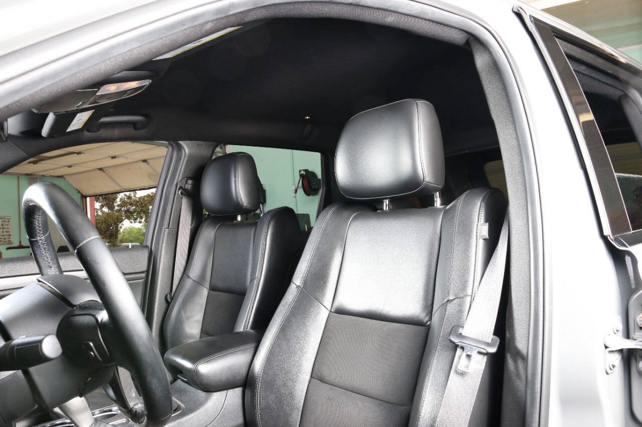 Used 2020 Jeep Grand Cherokee Altitude RWD image 30