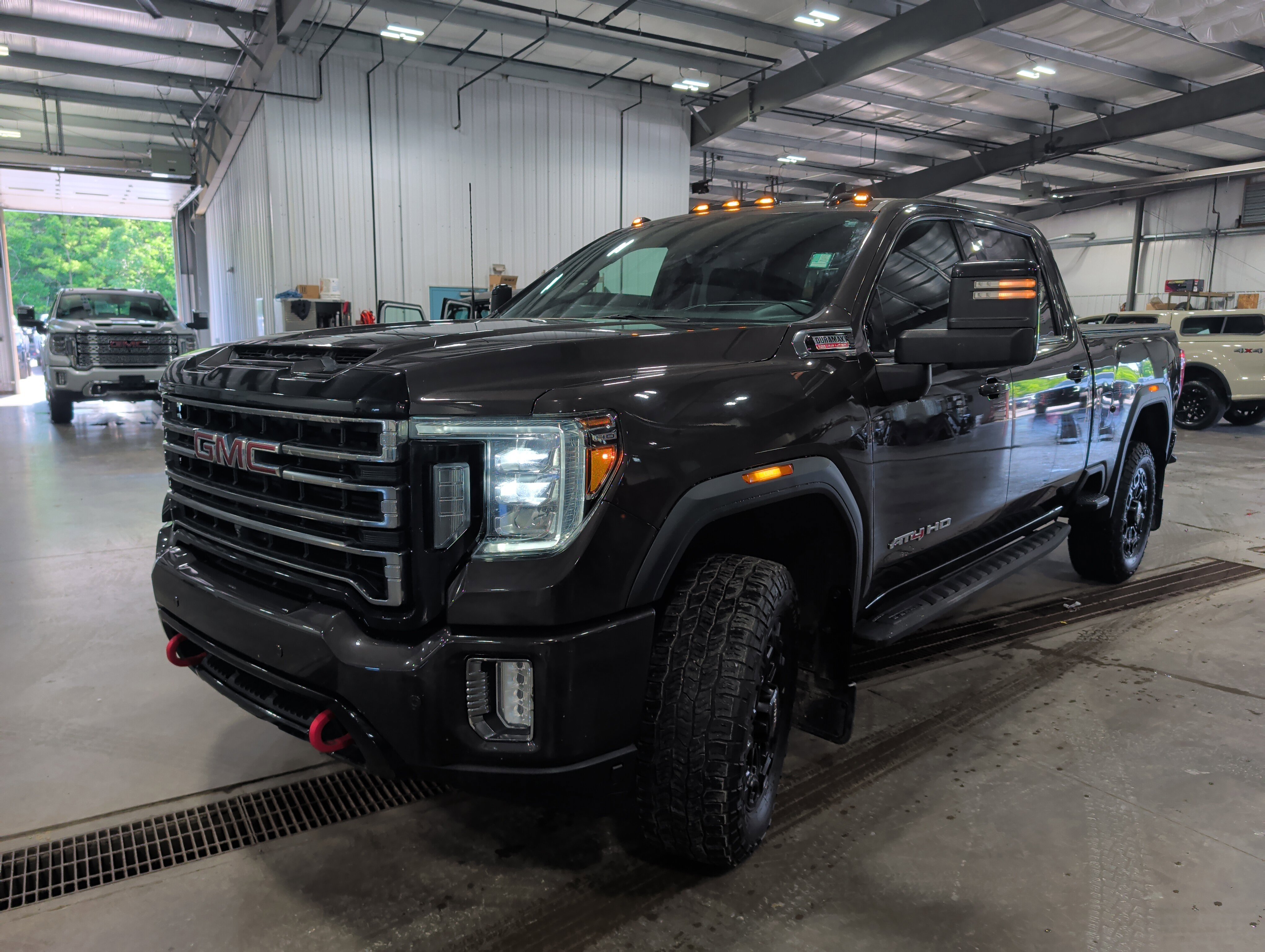 Used 2021 GMC Sierra 3500 AT4 w/ AT4 Premium Plus Package AWD/4WD image 6
